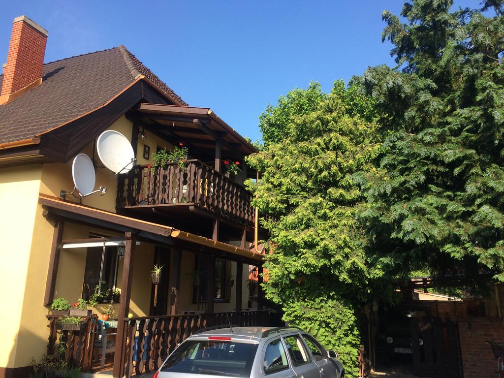 Emi Vendégház Balatonszárszó Exterior foto