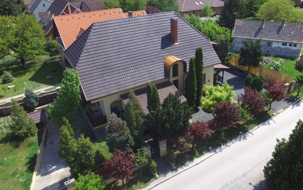 Emi Vendégház Balatonszárszó Exterior foto